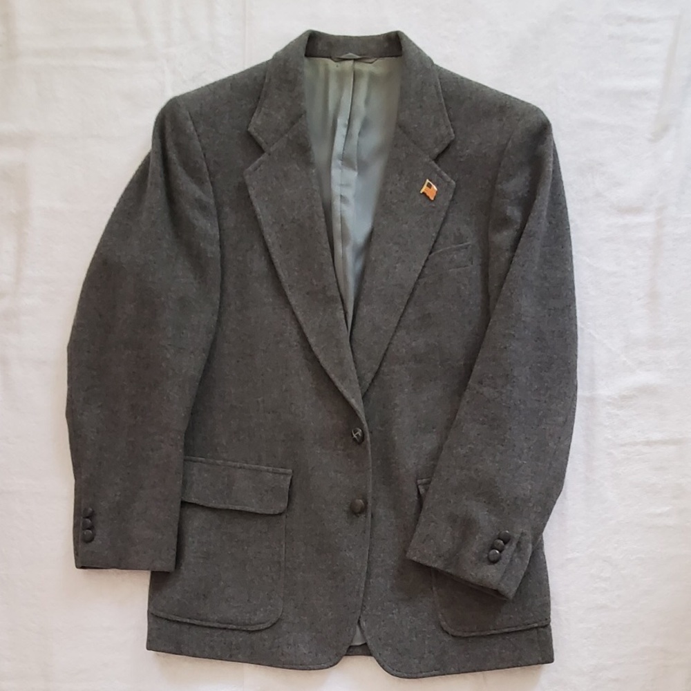 Winston & Co. camel hair gray single vent blazer